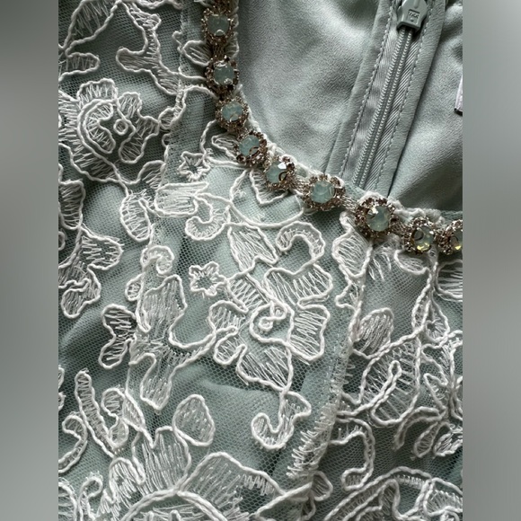 GREEN CORD LACE ROUND NECK MIDI DRESS - Picture 5 of 5